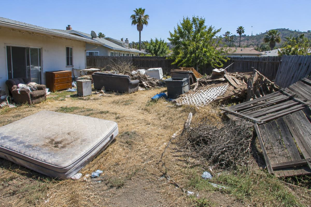 Estate & move-out cleanouts — before